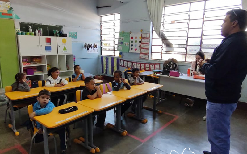 Palestra de prevenção das violências e acidentes nas escolas. - Escola Municipal João Nogueira Rezende