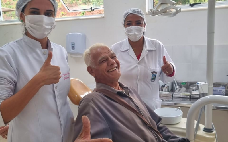 Finalização de mais um tratamento odontológico na UBS Padre Pinto.